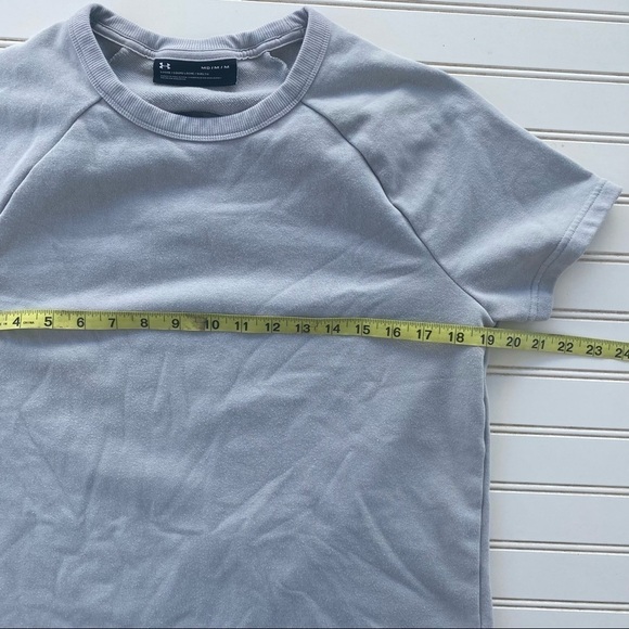 Under Armour cut out top Size Medium - Picture 6 of 8